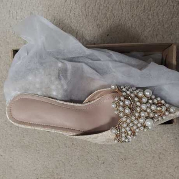 Faux Pearl Decor Kitten Heeled Mules - Picture 9 of 11